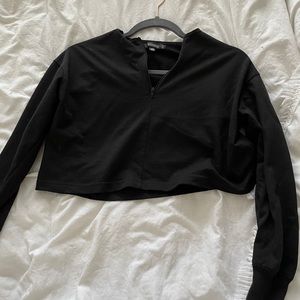 Black long sleeve crop top